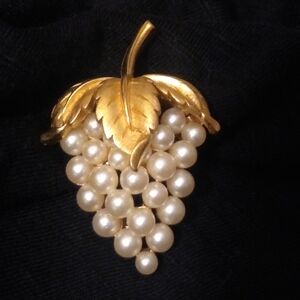 Vintage Gold Tone Crown Trifari Faux Pearl Grape Brooch